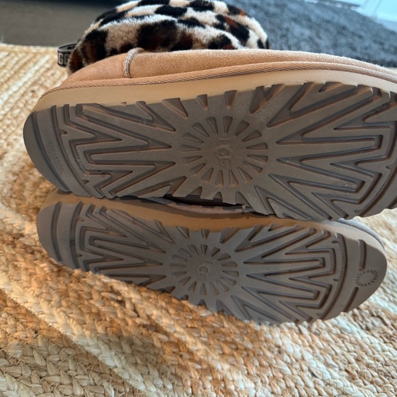 UGG boots - Picture 2 of 3